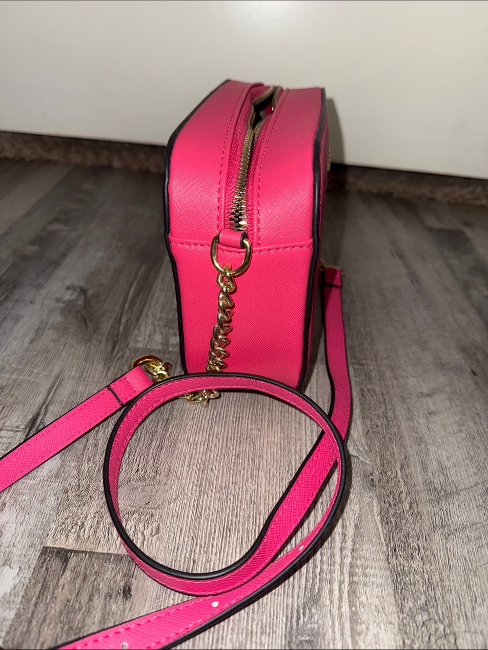 Michael Kors Fuchsia Jet Set Saffiano Crossbody with Gold Hardware - Picture 8 of 8